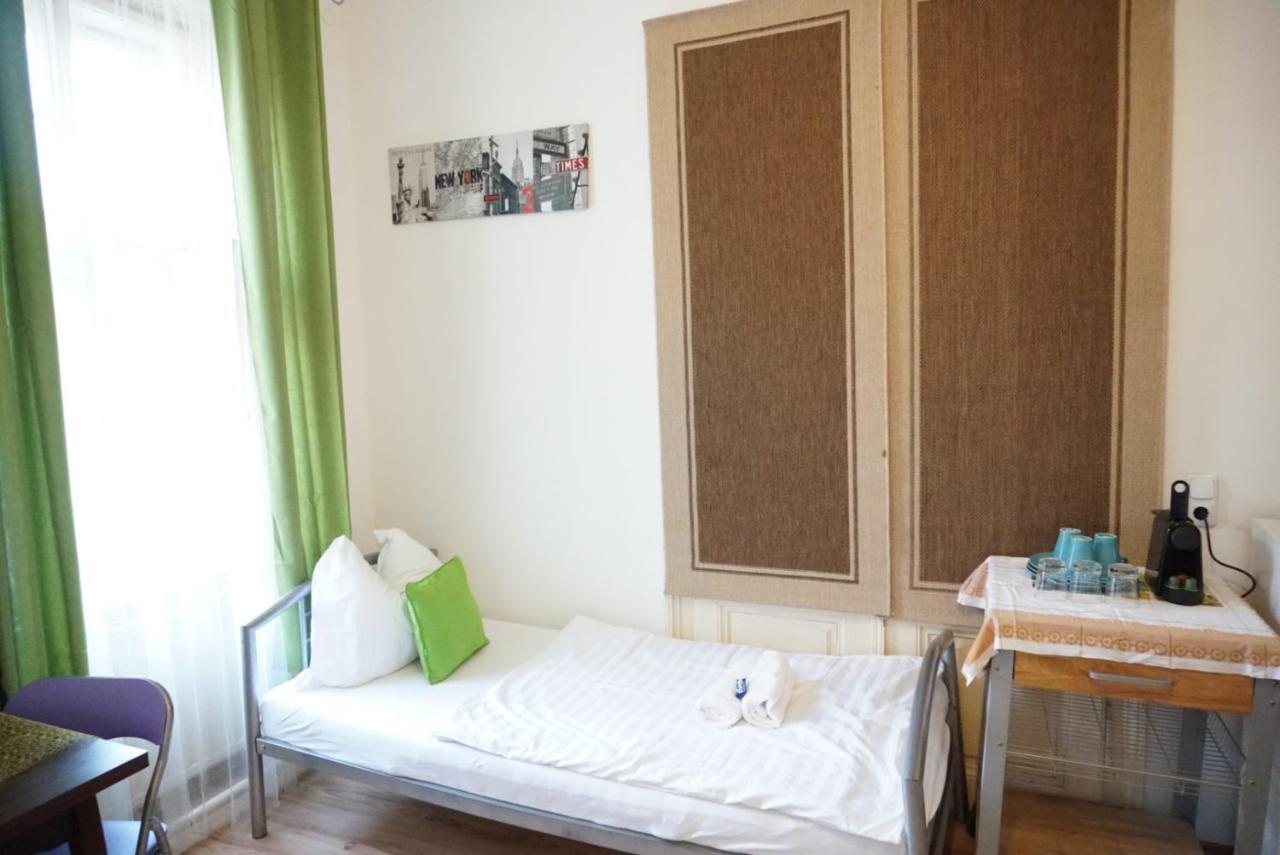 Contactless Check-In Room4You Waehring Wien Eksteriør billede